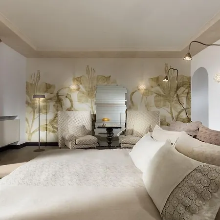 מלון Punta Tragara 5*