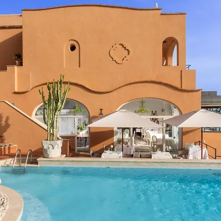 מלון Punta Tragara 5*