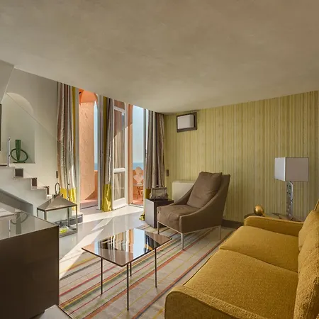 מלון Punta Tragara 5*